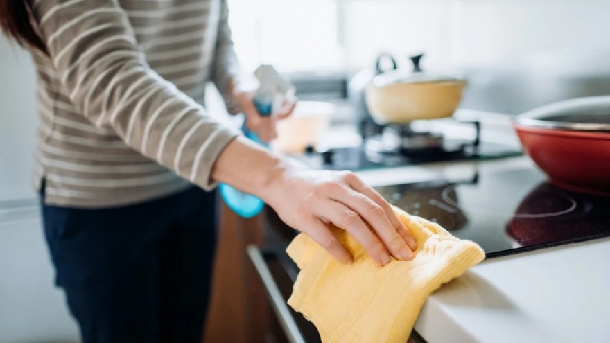 Tranh cãi nảy lửa ở Trung Quốc về vụ chồng phải trả tiền nội trợ cho vợ sau ly dị